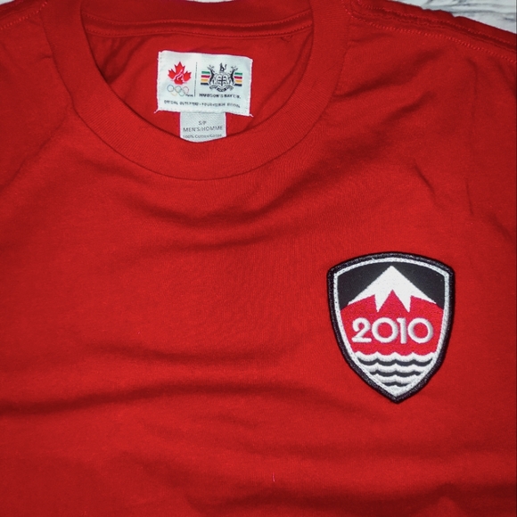 2010 Canada Olympics t shirt size small - Picture 3 of 3